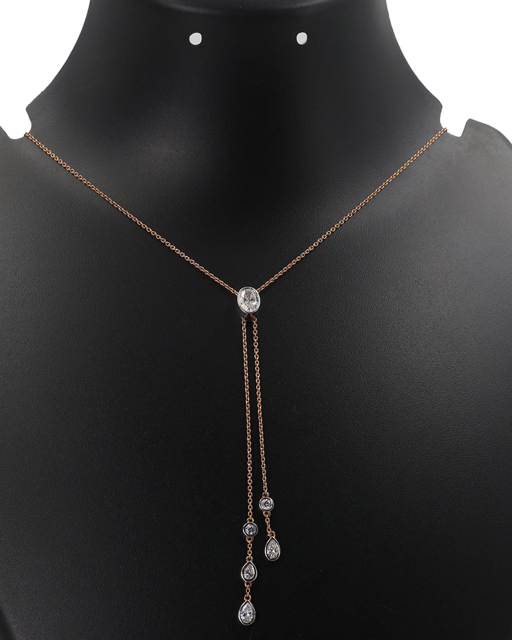 Necklace with a central diamond pendant and two smaller ones on a black mannequin.